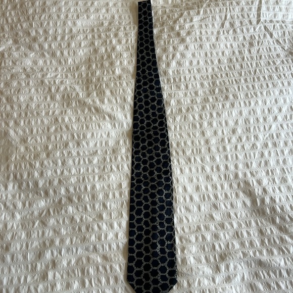 Vintage Valentino 100% silk tie. Perfect condition - Picture 6 of 6